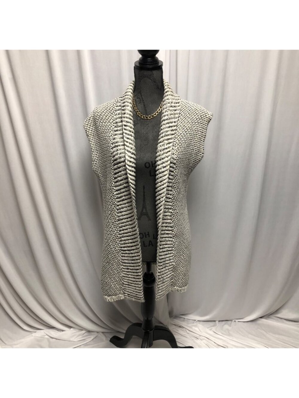 Chicos Cardigan Womens Size Small 0 White Black Gold Open Front Sweater Vest